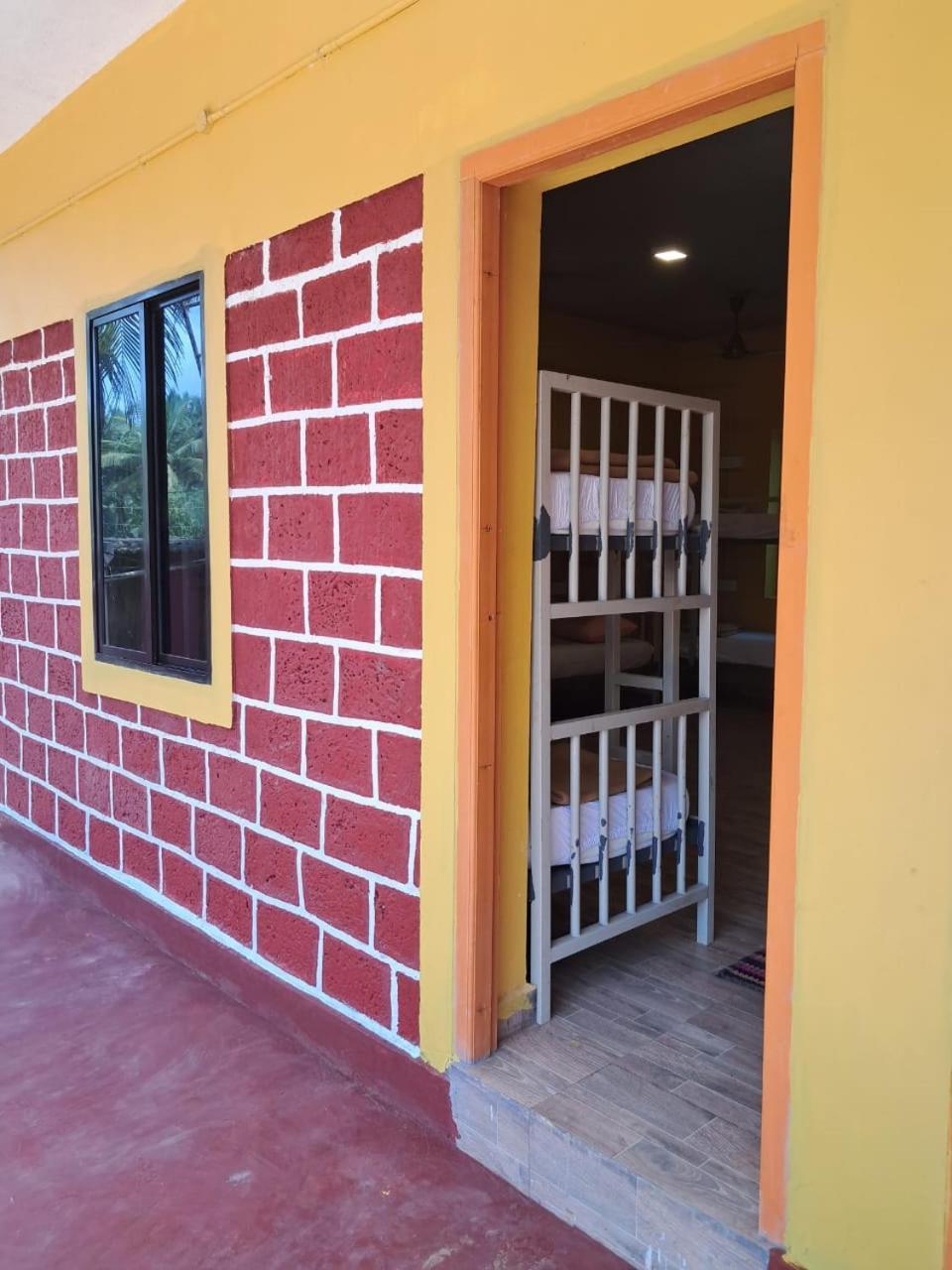 Trippr Gokarna - Beach Hostel Exterior photo